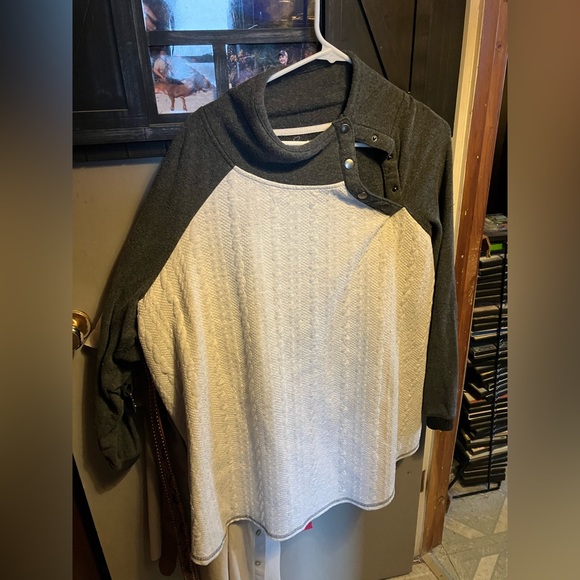 Pretty cable knit design cowl neck - Picture 1 of 2